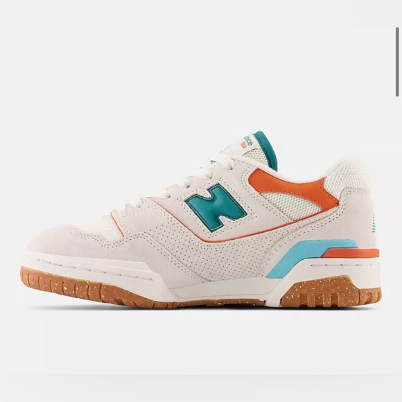 NWT New Balance 550 Sneakers Sea Salt Verdigris and Poppy Women’s Various Sizes - Picture 3 of 16